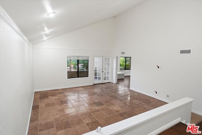 Foto del edificio - 24124 Mentry Dr