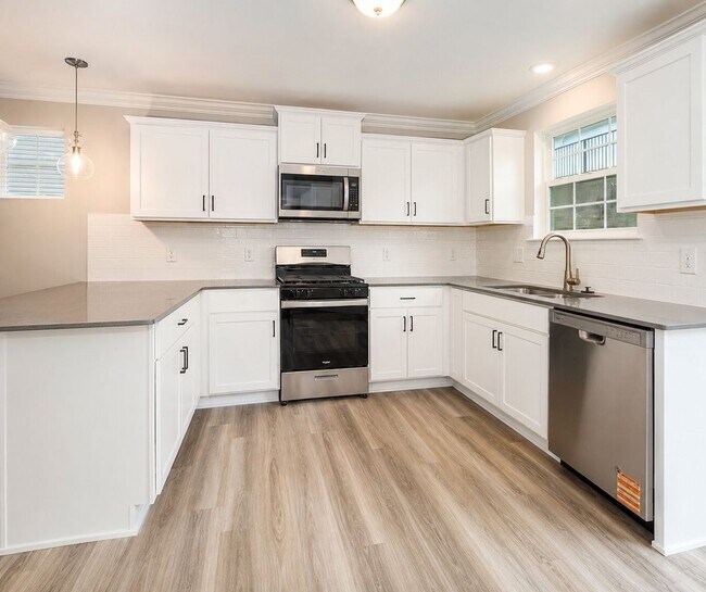 Foto del edificio - 3-Bedroom Townhome with Patio in Greensboro