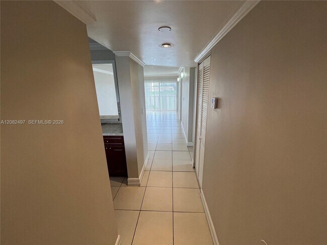 Foto del edificio - 8560 N Sherman Cir