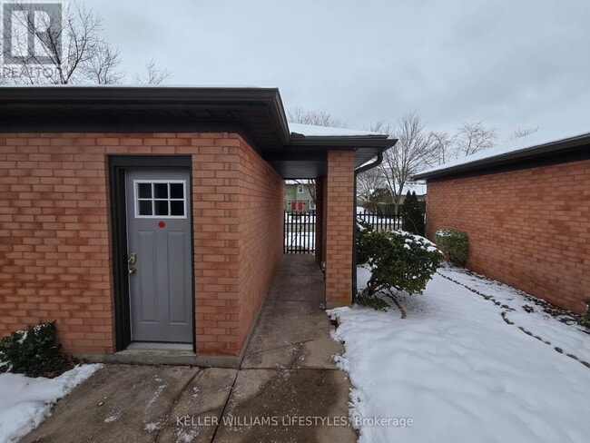 Building Photo - 65 Fiddlers Green Rd