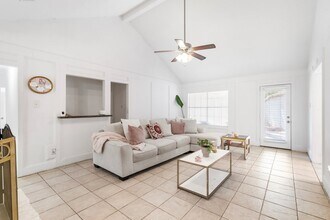 Building Photo - 2214 Deer Valley Dr