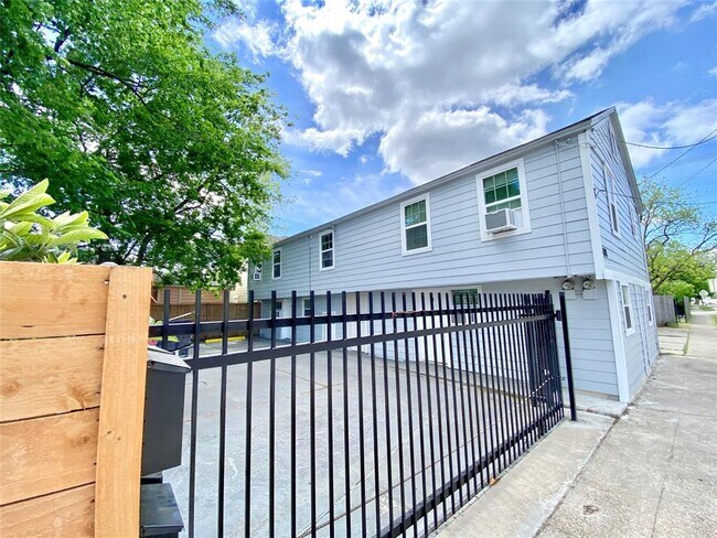 Foto del edificio - 408 N 67th St