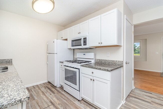 Building Photo - Spacious 5bed|2bath Home w/ Large Backyard & Garage