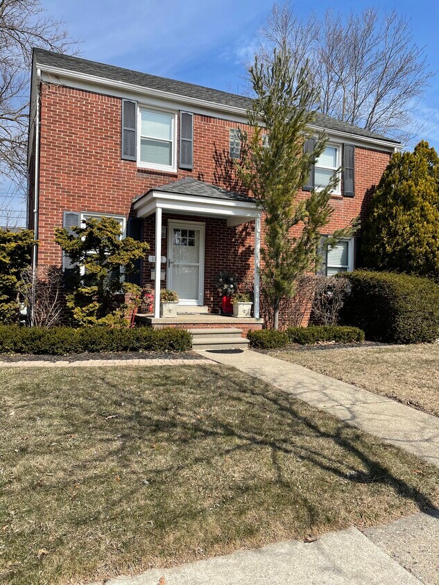 1027 E 4th St, Royal Oak, MI 48067 Townhome Rentals in Royal Oak MI