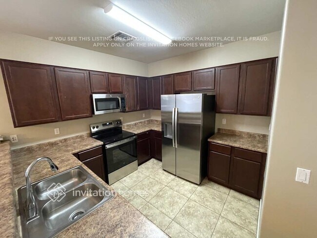 Foto del edificio - 10225 W Camelback Rd