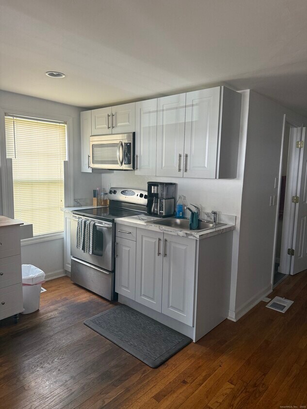 Foto del edificio - 1347 E Main St