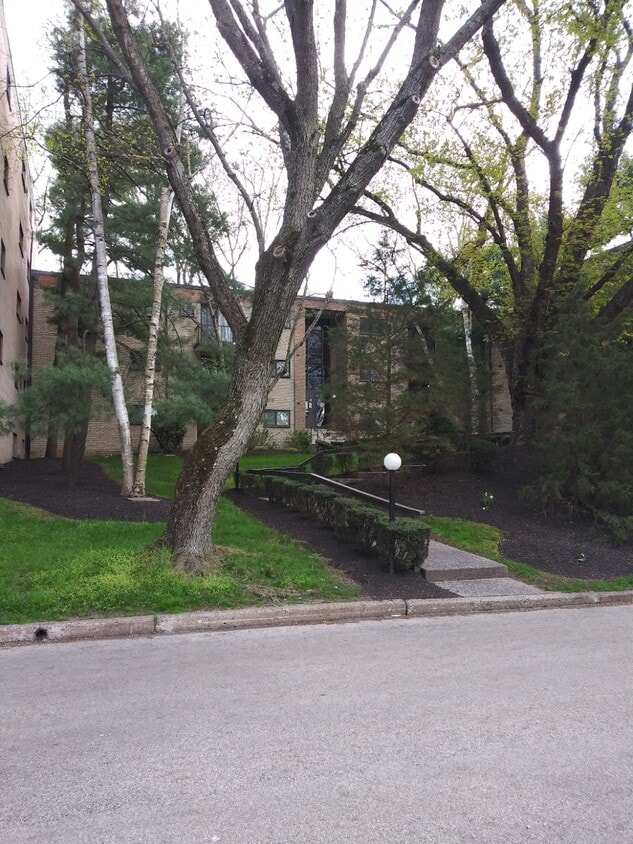 400 Glendale Rd Unit E22, Havertown, PA 19083 Condo for Rent in