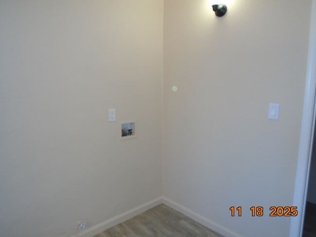 Foto del edificio - 319 E Nugent St