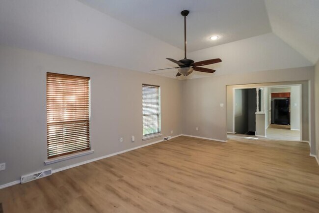 Building Photo - 5109 Oak Springs Drive