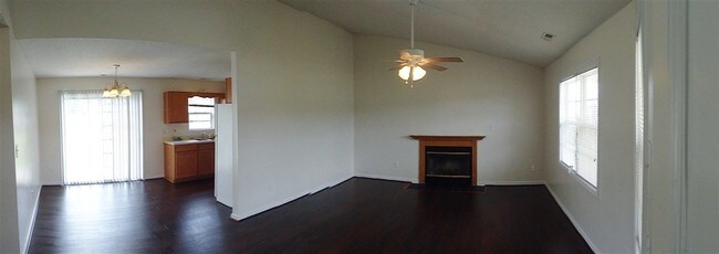 Building Photo - 126 Daphne Dr