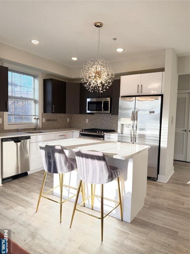 Building Photo - 237 Lincoln Ave