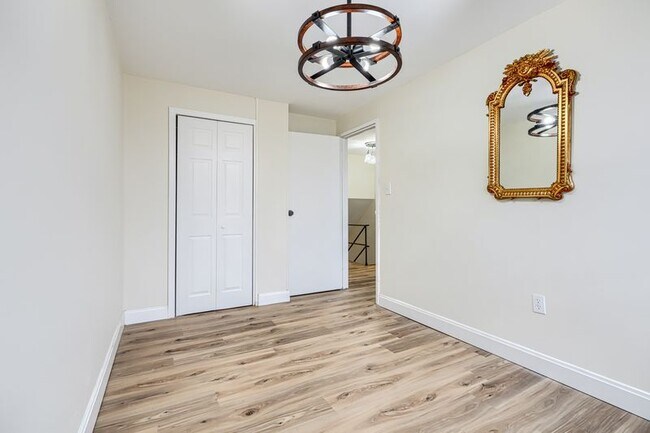 Building Photo - 8049 Lansdale Rd