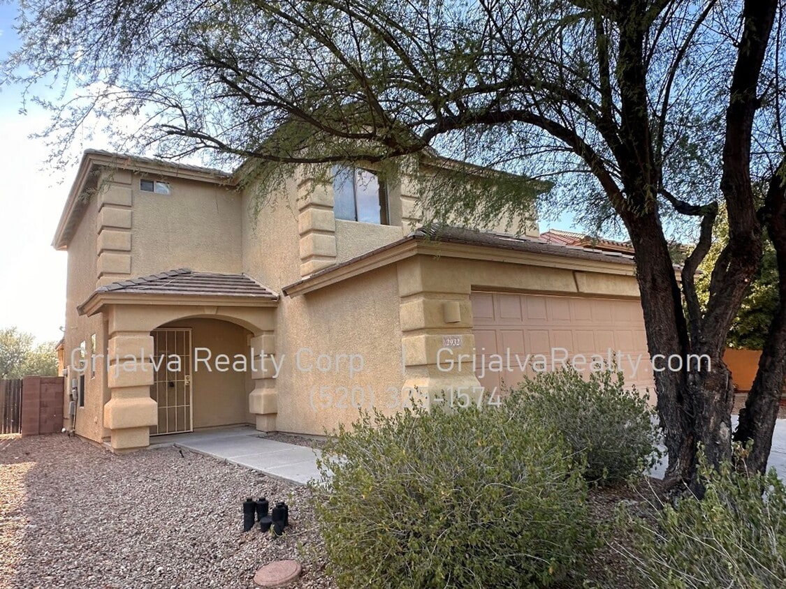 Primary Photo - Lovely 4 Bedroom, 2.5 Bath House on the Ea...