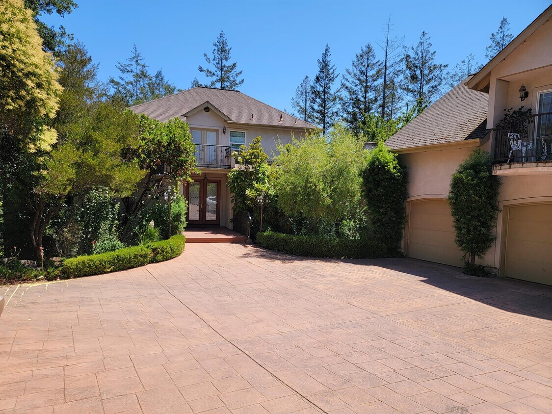 Primary Photo - 1592 Manzanita Ave