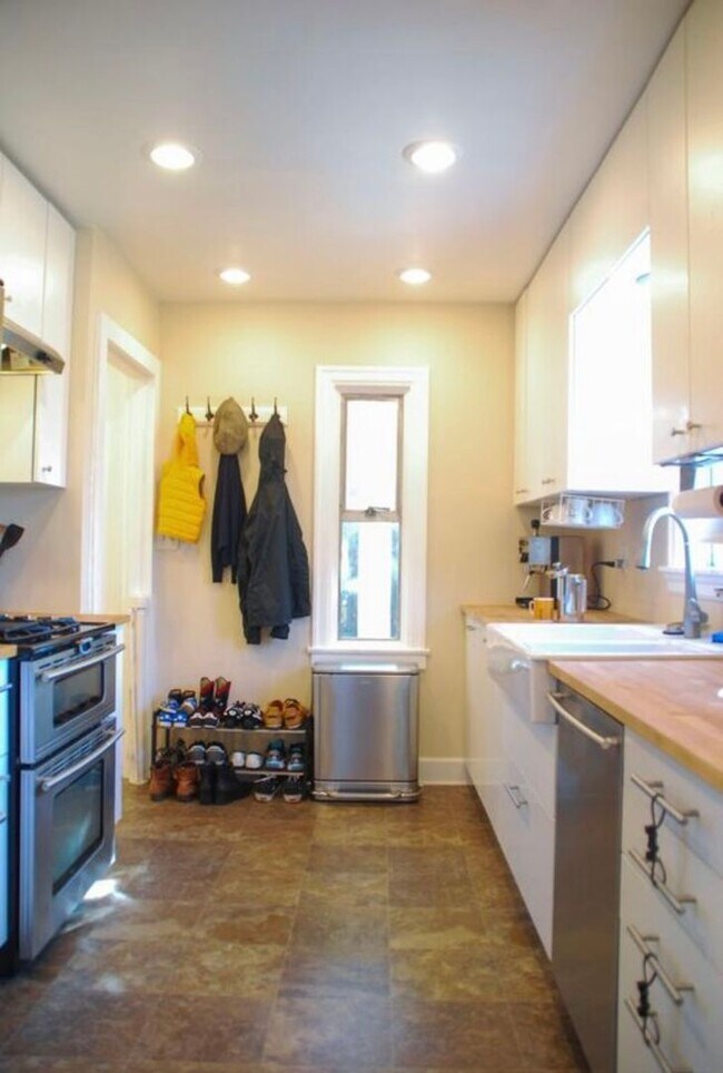 Foto del edificio - 8826 5th Ave NE