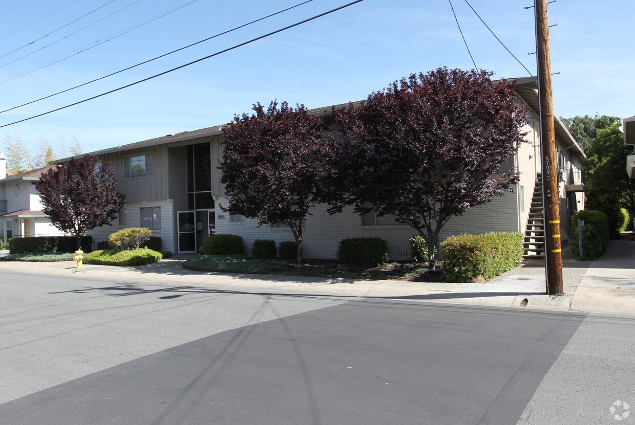 Building Photo - 966 Fremont St