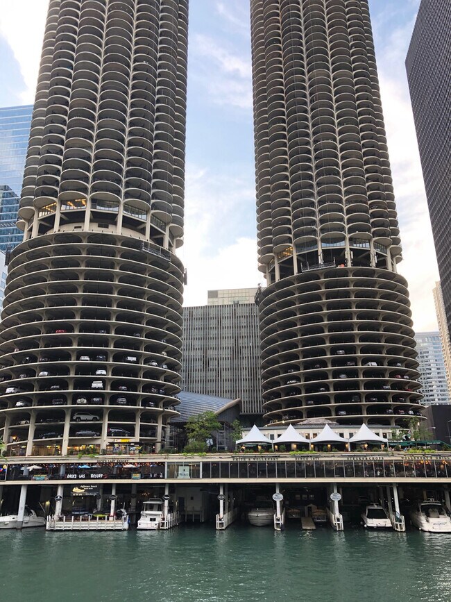 Building - 300 N State St Apartments