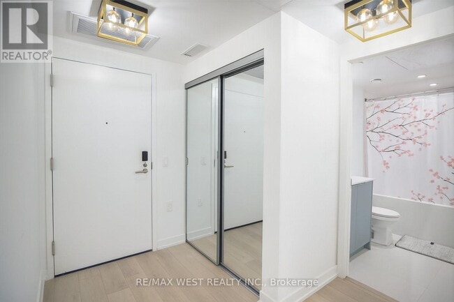 Building Photo - 6 Chartwell Rd