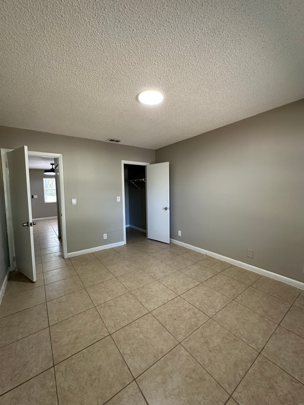 Building Photo - 4833 Serafica Dr