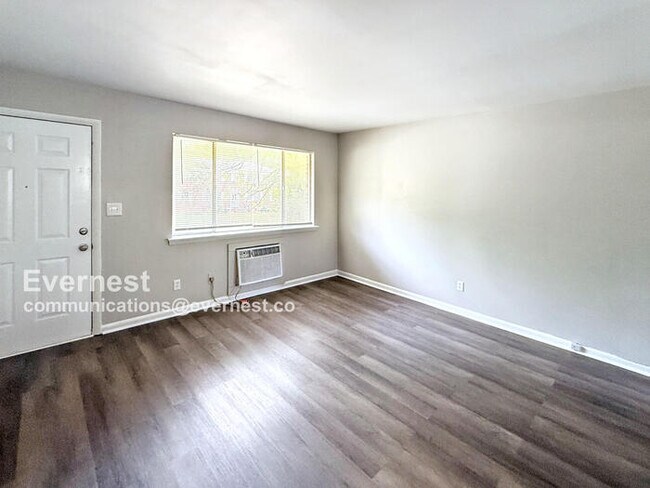 Foto del edificio - 7738 Rugby Ave