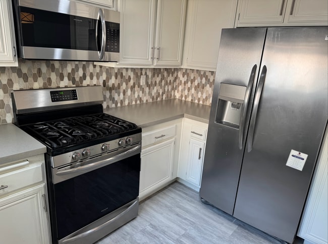 Foto del edificio - Beautiful 2-Bedroom Townhome in Stevenson Ranch!