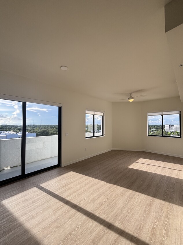 Primary Photo - 19550 NE 26th Ave