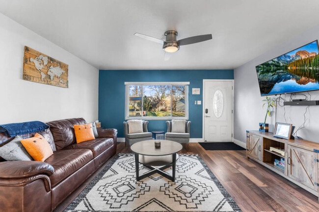 Building Photo - 6029 Iris Way