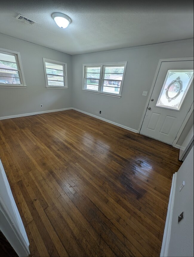 Foto del edificio - 1130 Lombard Dr