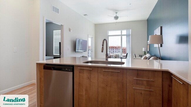 Building Photo - 5256 International Dr