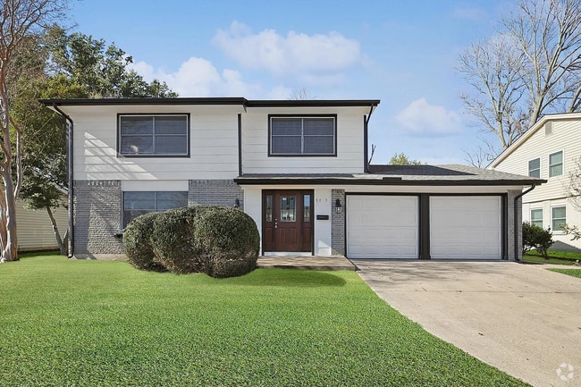 Building Photo - 9039 Pinewood Dr