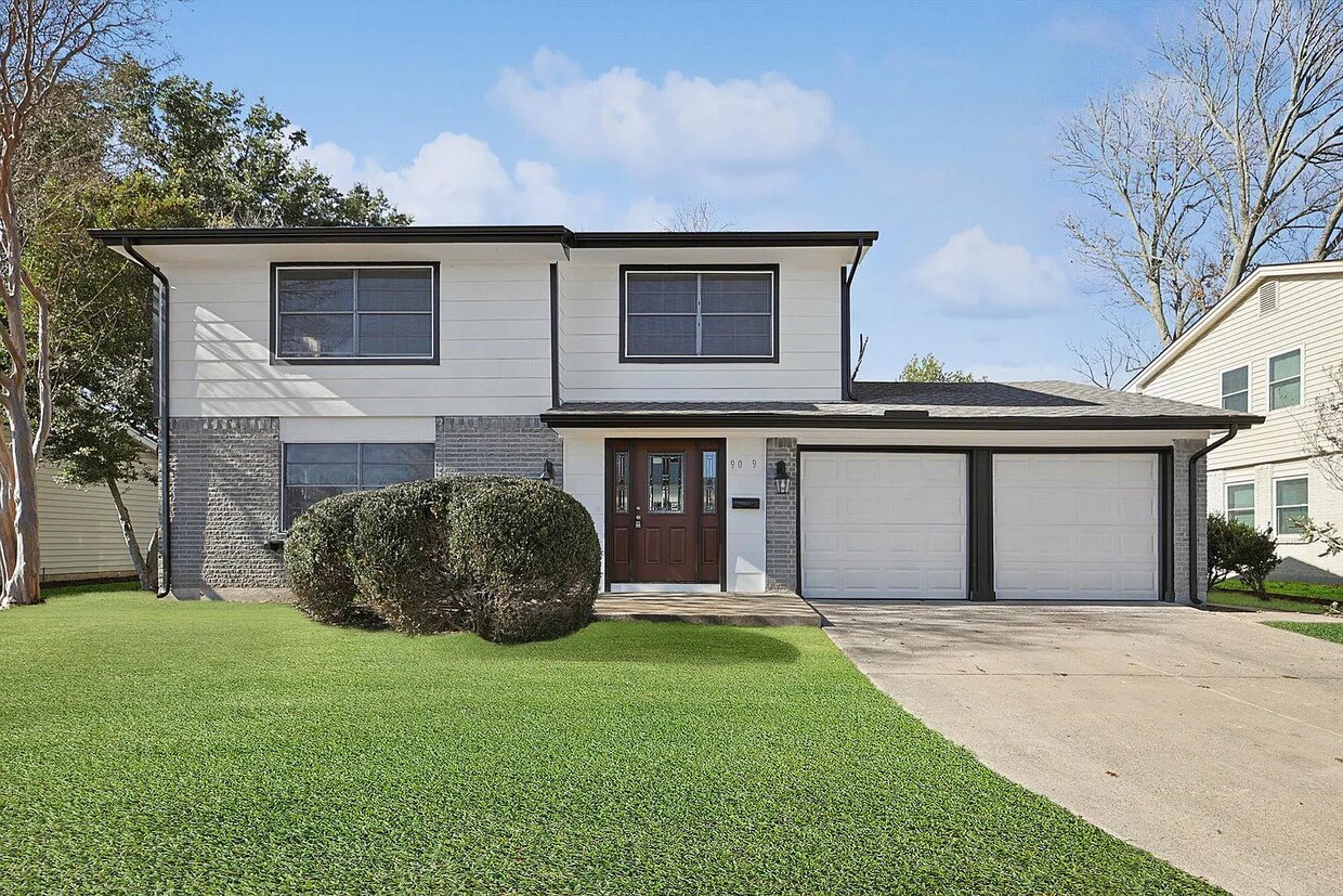 Foto principal - 9039 Pinewood Dr