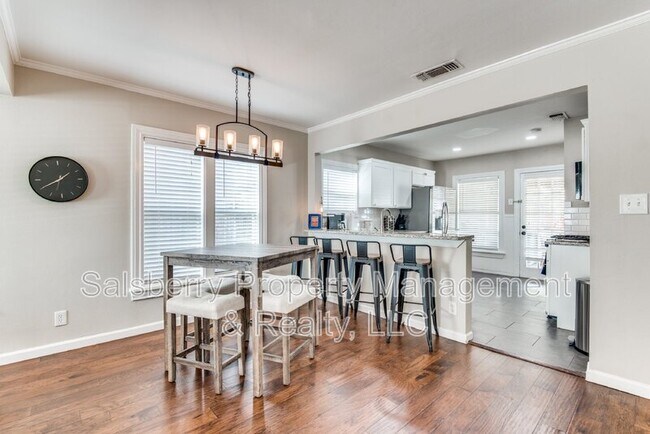Foto del edificio - 3824 Collinwood Ave