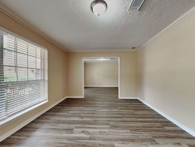 Building Photo - 4707 Lost Oak Dr