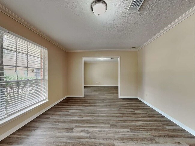 Foto del edificio - 4707 Lost Oak Dr