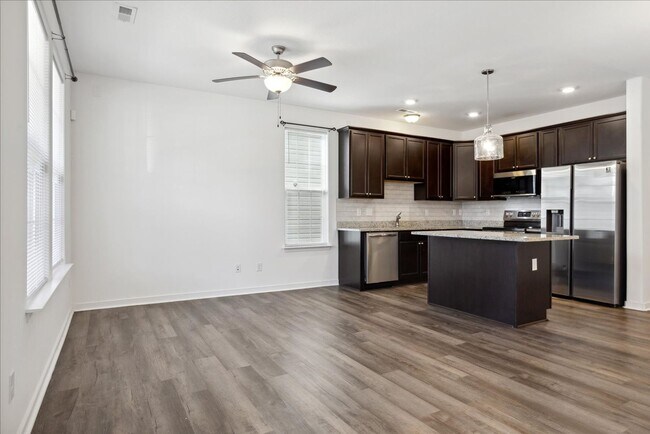 Foto del edificio - Huntington Pointe