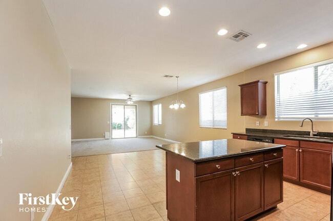 Foto del edificio - 1809 W Loemann Dr