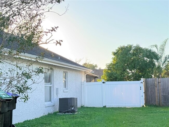 Building Photo - 2131 Morrilton Ct