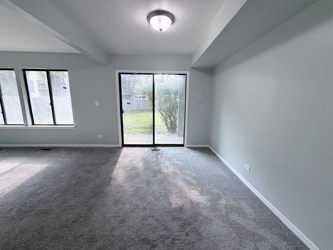 Building Photo - 2 Elm Ct