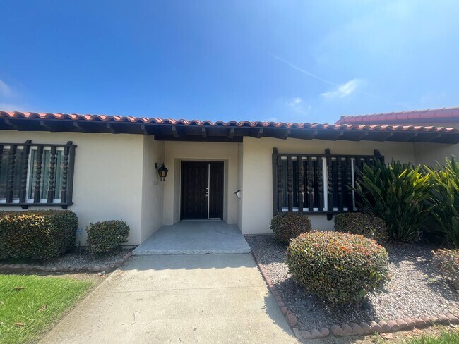 Foto del edificio - 2BD 2BA Condo with 1 Car Assigned Parking ...