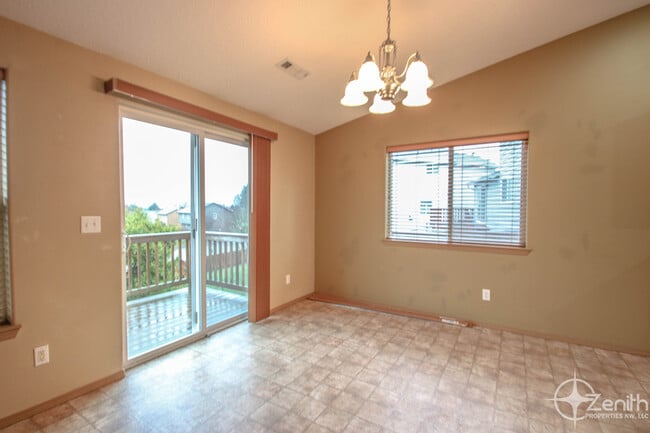 Building Photo - 2712 NE 164th Pl