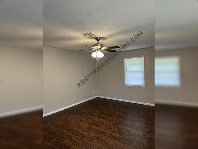 Building Photo - 924 N Bradley Ave