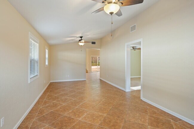 Foto del edificio - 824 Prince Ave