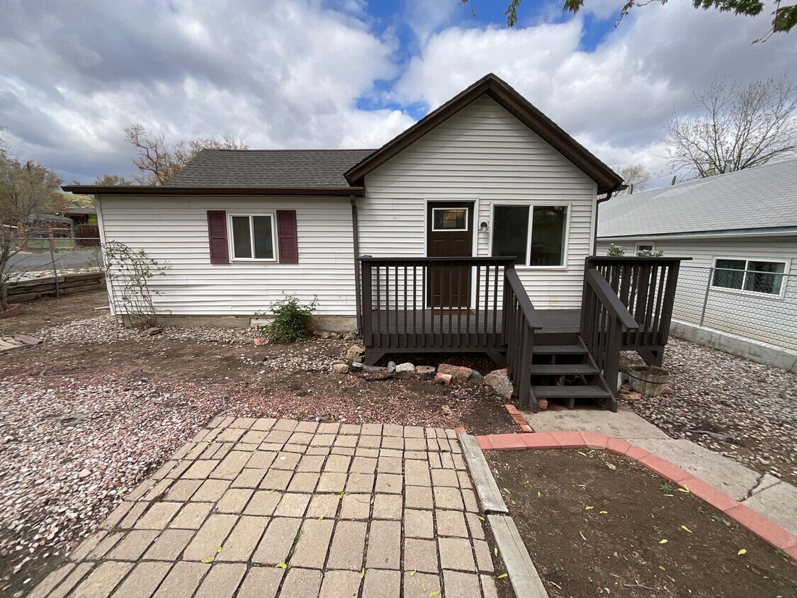 2432 W Willamette Ave, Colorado Springs, CO 80904 House Rental in