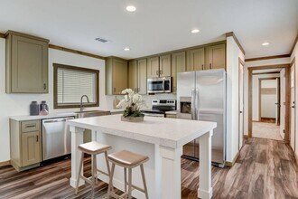 Building Photo - 1800 Oak Grove Rd E