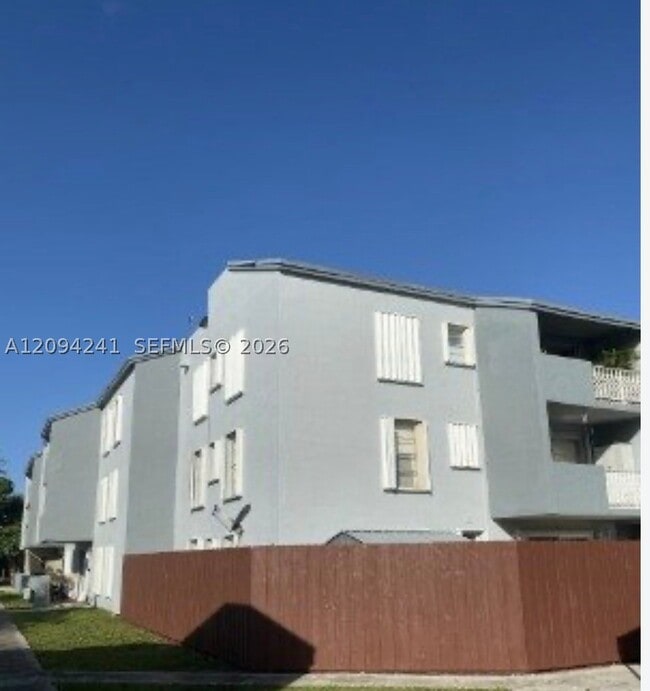 Building Photo - 1725 W 60th St