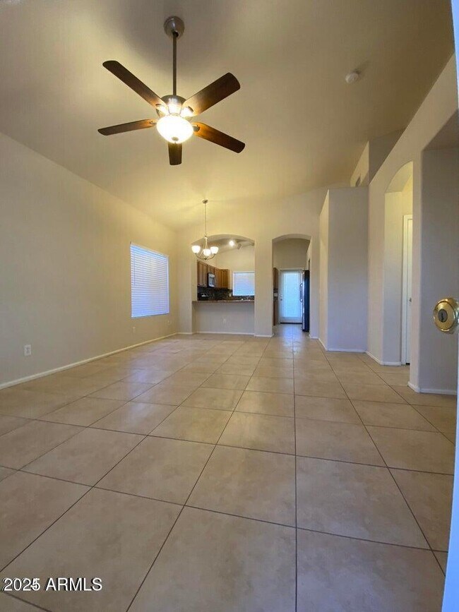 Foto del edificio - 2643 S 156th Ave