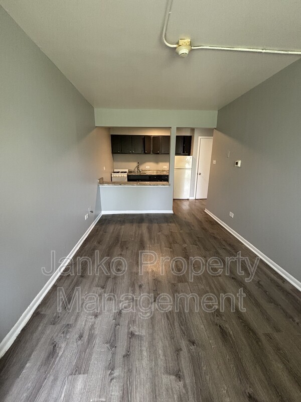 Foto del edificio - 3331 Commercial Ave