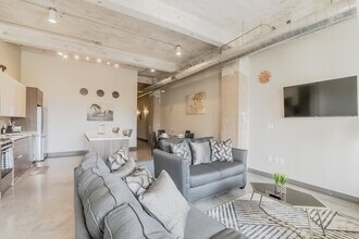 Building Photo - 500 S Ervay St