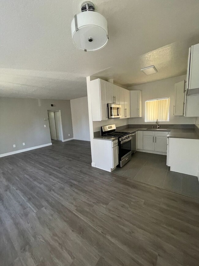 Interior Photo - 6545 Hazeltine Ave. Van Nuys, CA.
