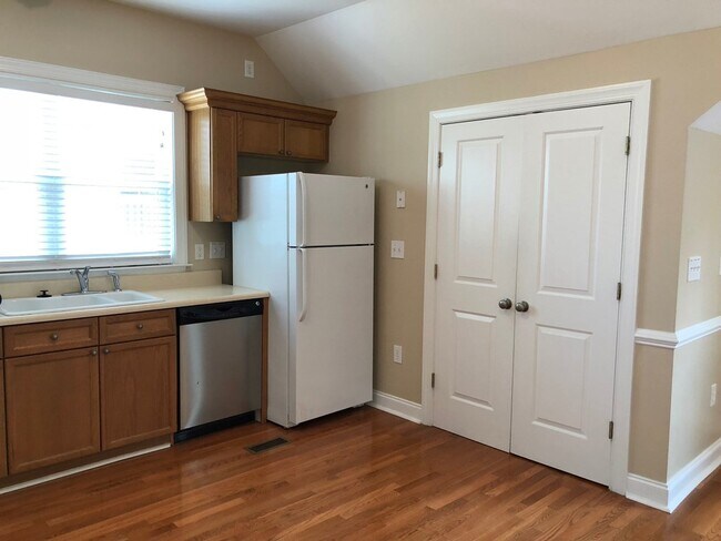 Building Photo - 416 Landing Dr